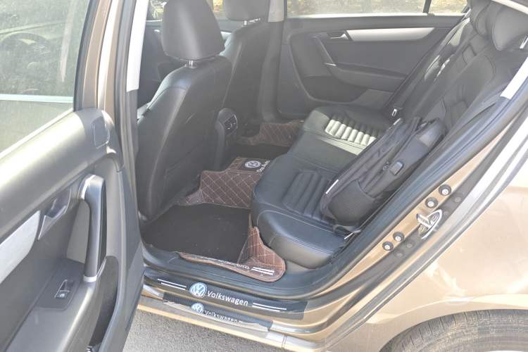 Used Volkswagen Magotan 2016 1.8TSI Smart Comfort Model Left Rear Seat