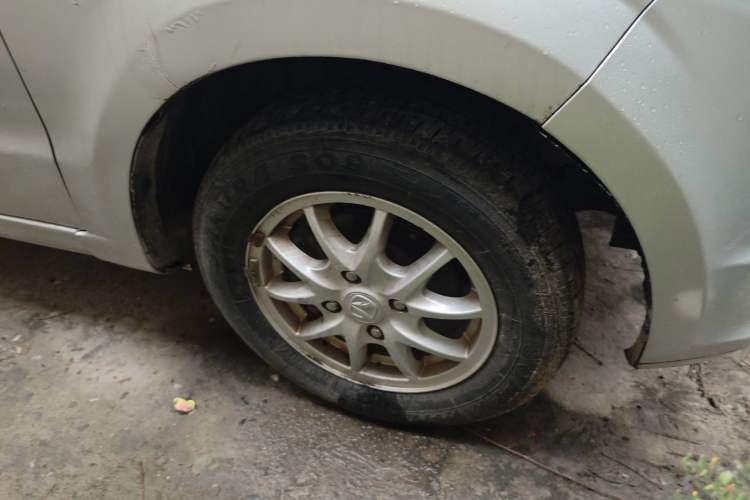 Used BAIC Weiwang M20 2014 1.5L Comfort Version BJ415B Right Front Wheel Hub