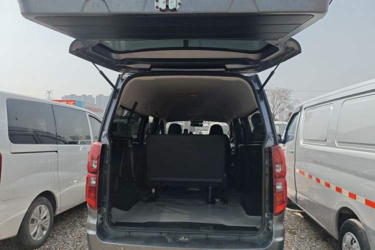 Used Jinbei Gold Hiace 2023 1.5L Passenger Vehicle Engineering Lion 5/6/7 Seater Trunk