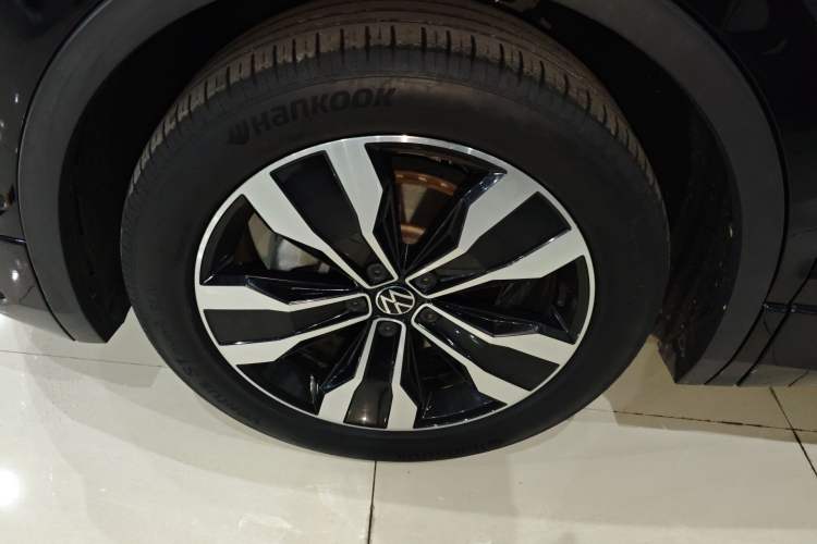 Used Volkswagen Tiguan L 2023 Restyled 330TSI Automatic Two-Wheel Drive R-Line Enhanced Comfort Version Exterior 4