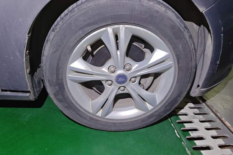 Used Ford Focus 2012 Sedan 1.6L Automatic Fashion Edition
