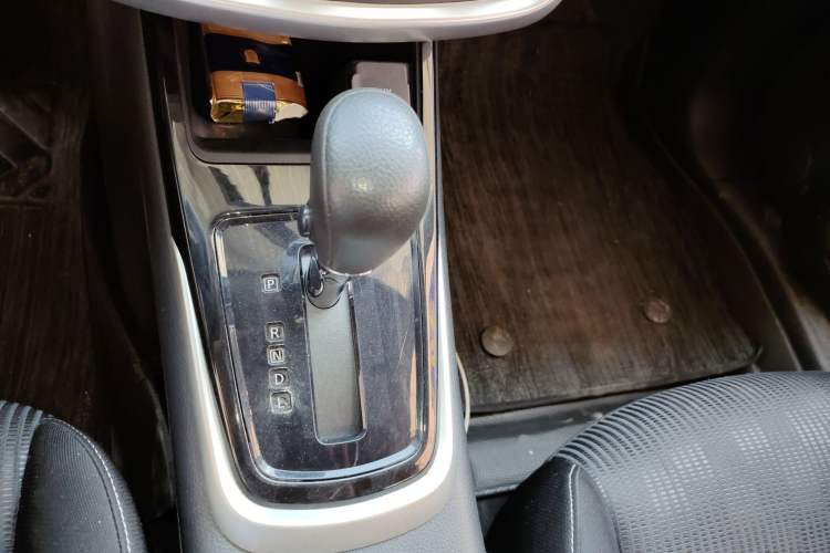 Used Nissan Tiida 2016 1.6L CVT Cool Dynamic Edition Gear Lever