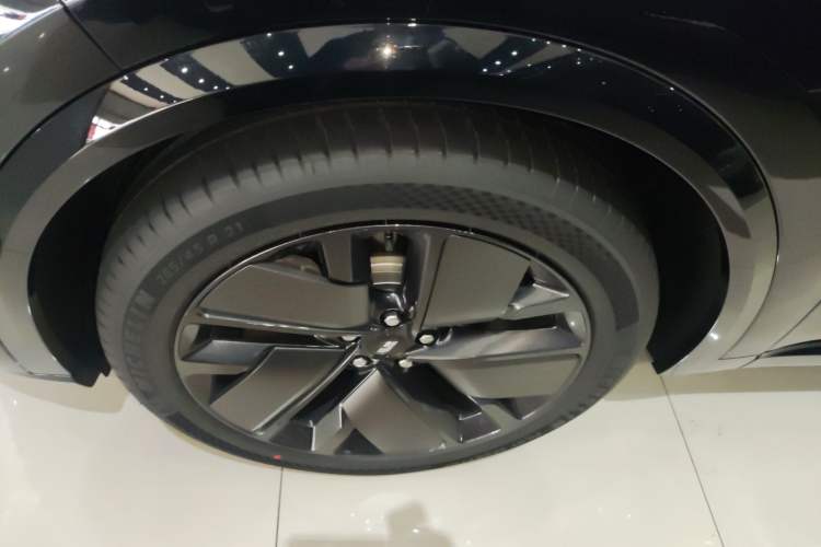 Used Li Auto L9 2025 Ultra Smart Refreshed Edition
