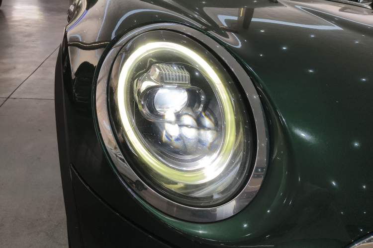Used MINI 2018 1.5T COOPER Classic Edition Five-Door Version Right Front Headlight