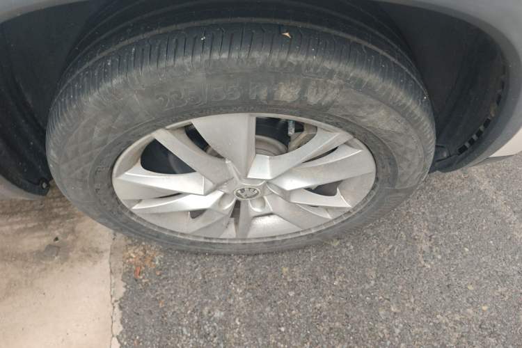 Used Skoda Kodiaq 2017 TSI330 7-Seater Two-Wheel-Drive Luxury Edition Right Front Wheel Hub