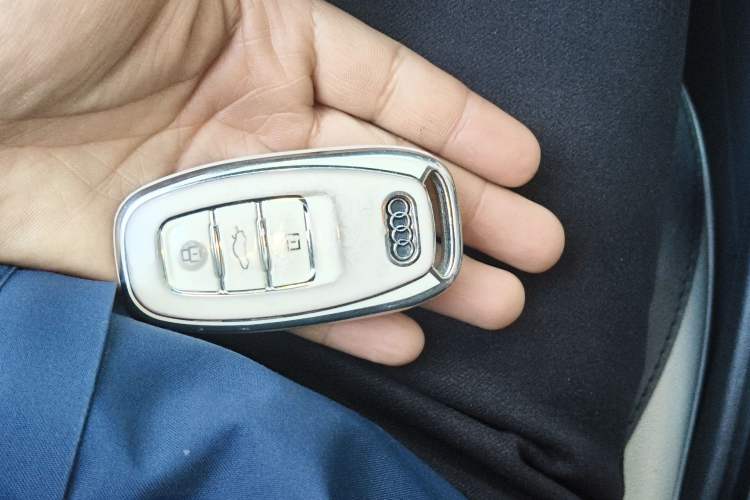 Used Audi A4L 2016 35 TFSI Collector's Edition Automatic Standard Model Vehicle Key