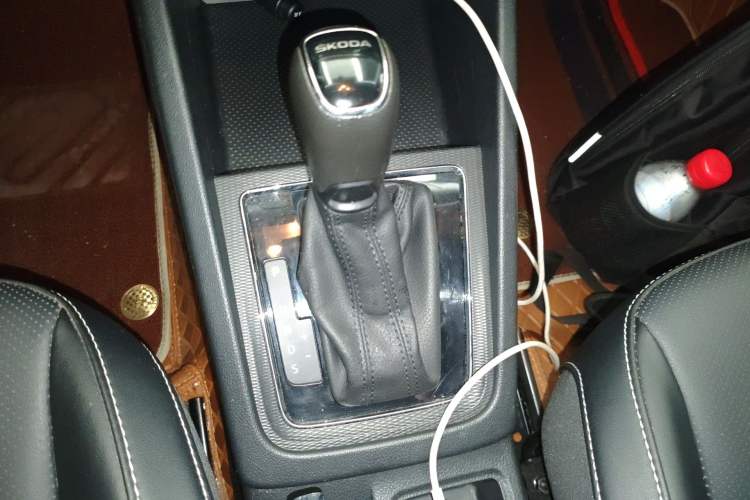 Used Skoda Kamiq 2021 1.5L Automatic Comfort Edition Gear Lever