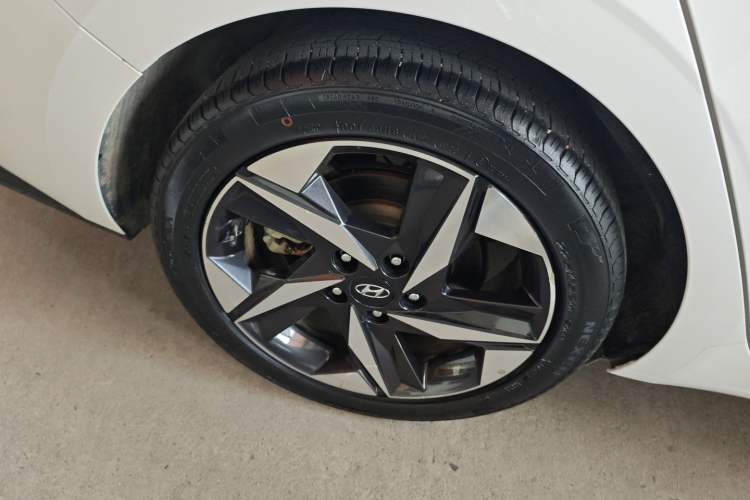 Used Hyundai Elantra 2021 1.5L CVT LUX Prestige Edition Exterior 3