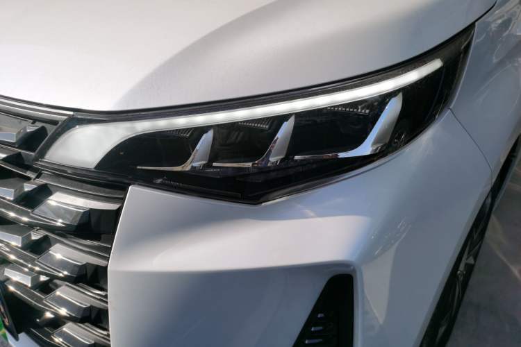 Used GAC Trumpchi M6 2023 PRO 270T DCT Luxury Edition
