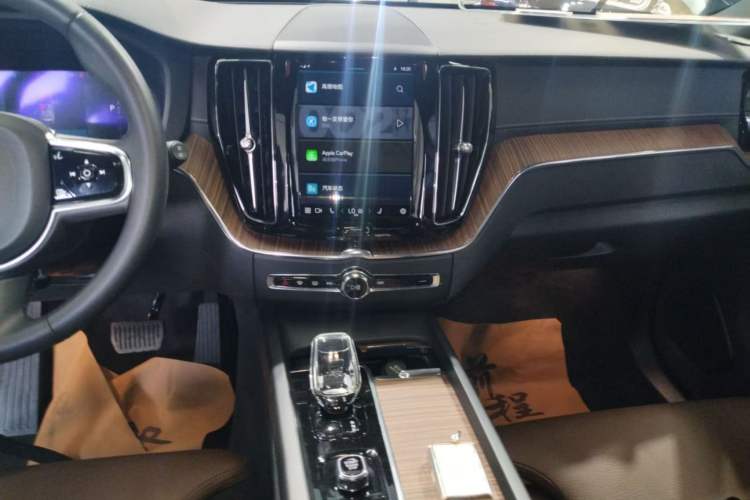 Used Volvo XC60 2023 B5 4x4 Smart Luxury Edition
