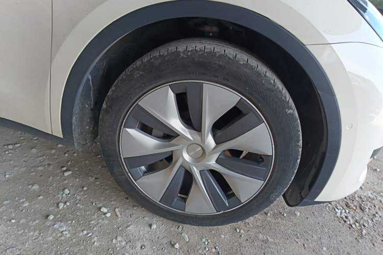 Used Tesla Model Y 2022 Revised Version Rear-Wheel Drive Right Front Wheel Hub