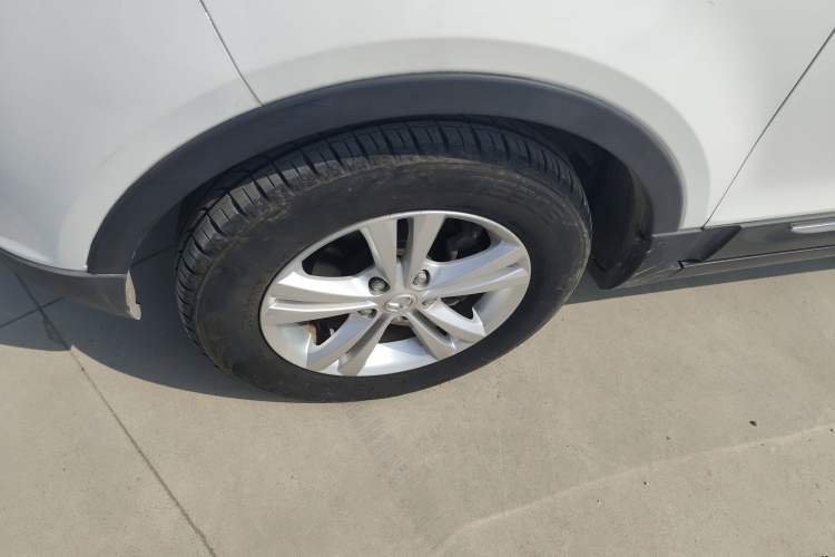 Used HYOSOW S3 2016 1.5L Manual Luxury Edition China IV Emission Standard Left Front Wheel Hub