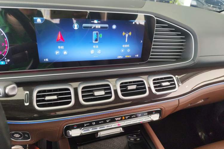 Used Mercedes-Benz GLE 2024 GLE 350 4MATIC Stylish Model Audio And AC Panel