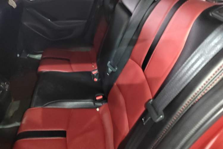 Used Mazda 3 Axela 2017 Hatchback 1.5L Automatic Luxury Model Emission Standard China V
