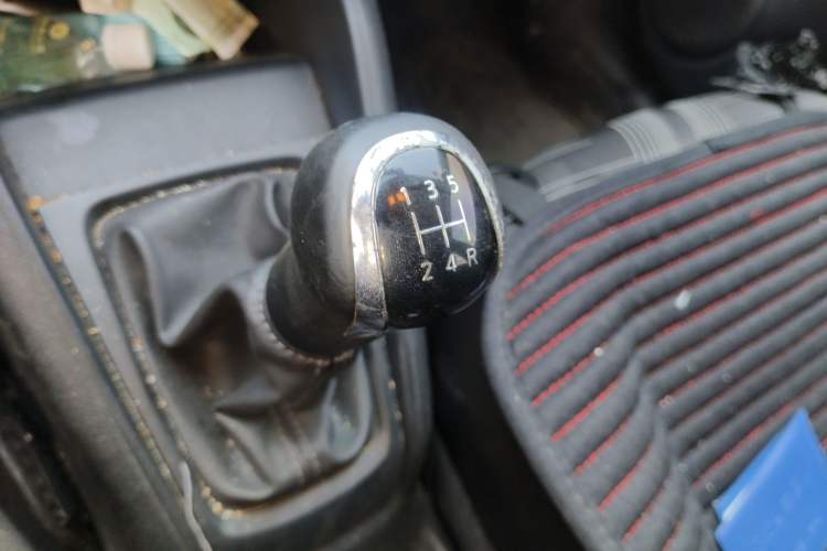 Used Nissan Kicks 2017 1.5L Manual Cool Dynamic Edition Gear Lever