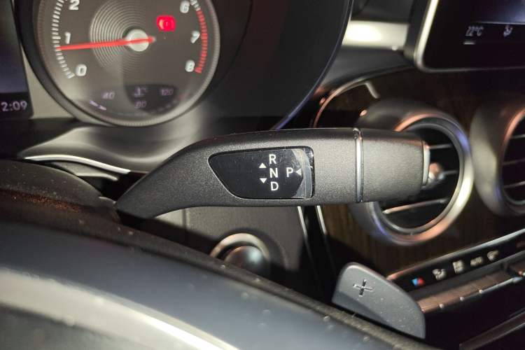 Used Mercedes-Benz GLC 2019 GLC 260 4MATIC Dynamic Edition Gear Lever