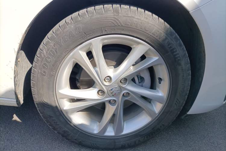 Used Buick Regal 2024 25T Deluxe Edition Right Front Wheel Hub