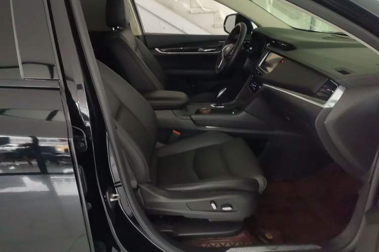 Used Cadillac XT5 2016 25T Luxury Model Right Front Seat