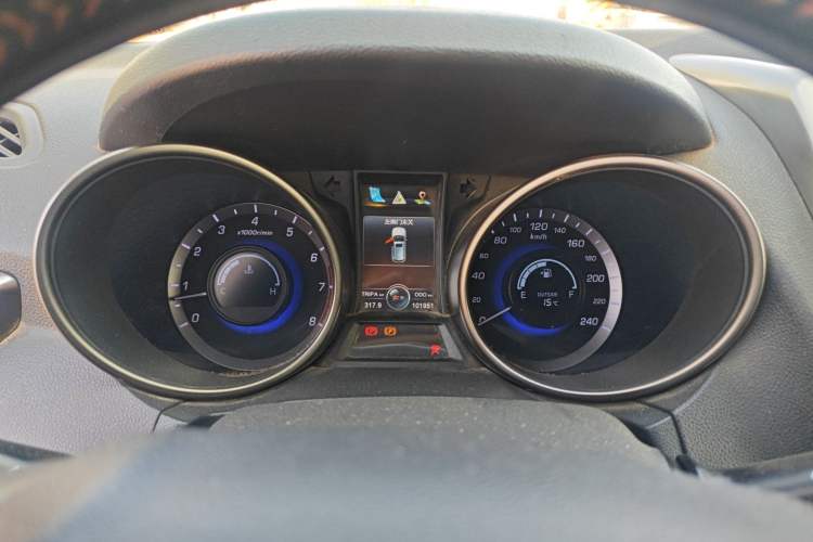 Used CHANGAN CS75 2014 2.0L Manual Luxury Version China IV Standard
