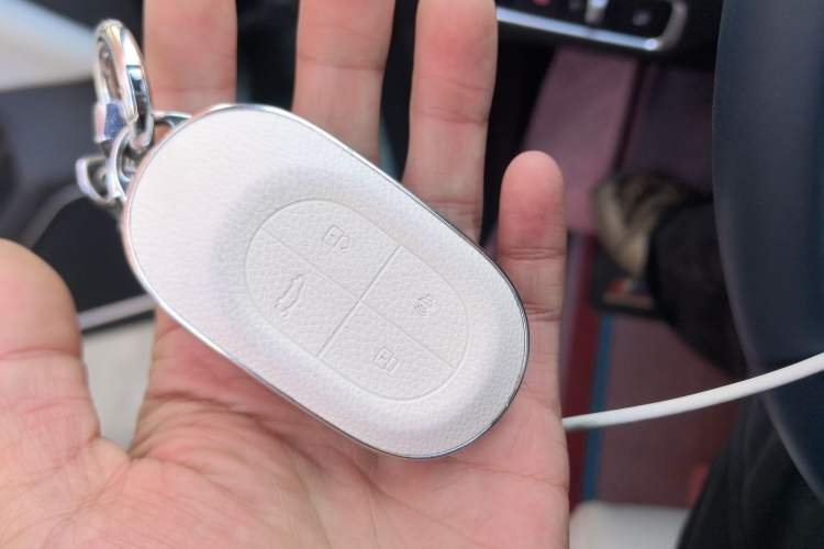 Used JETOUR Shanhai L7 2024 1.5T 120km MAX 5-Seater Vehicle Key