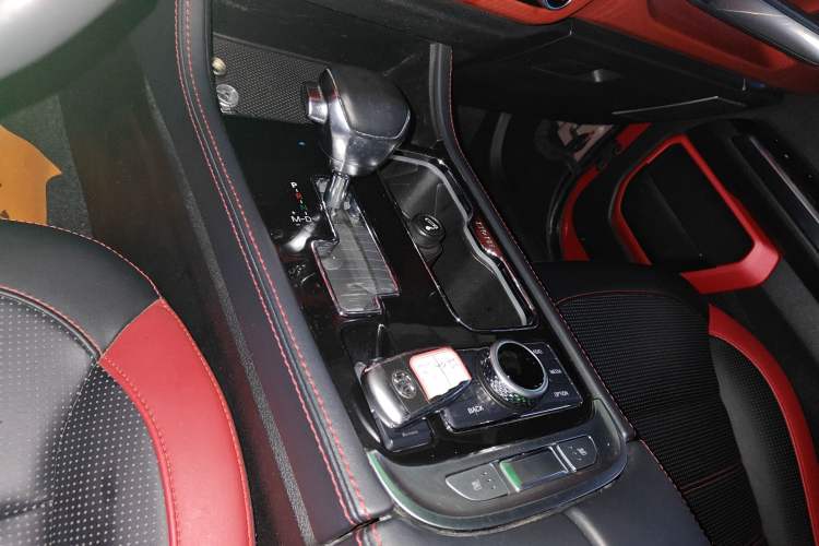 Used BAIC Off-Road BJ40 2018 PLUS 2.3T Automatic Four-Wheel Drive Flagship Version China V Emission Standard Gear Lever