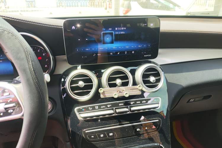 Used Mercedes-Benz GLC 2020 GLC 260 L 4MATIC Dynamic Model Audio And AC Panel