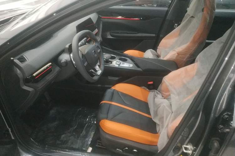 Used Changan UNI-V 2025 1.5T 500Bar Prestige Sporty Version
