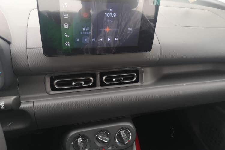 Used Wuling Hongguang New Energy 2025 Extended-Range Hybrid 50 km Standard Version Audio And AC Panel