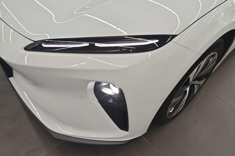 Used Nio ET5 2022 75 kWh Left Front Headlight