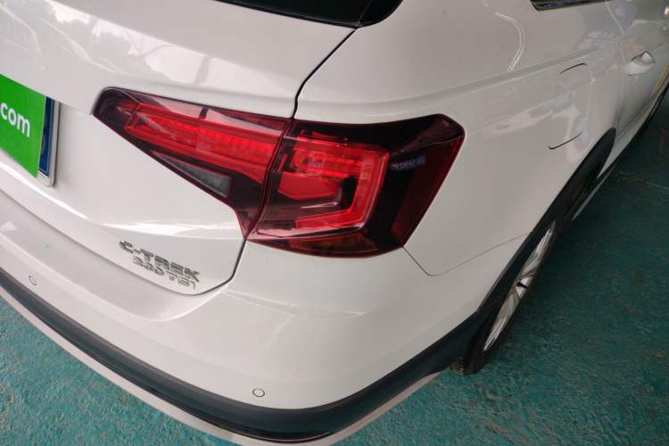 Used Volkswagen C-TREK 2017 230TSI DSG Comfort Version
