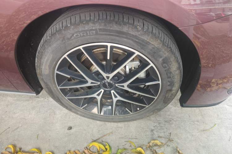 Used BYD Seal 2023 DM-i 1.5L 121km Prestige Model Right Front Wheel Hub