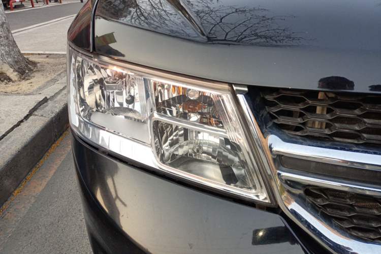 Used Dodge Journey 2013 2.4L Two-Wheel Drive Luxury Version
