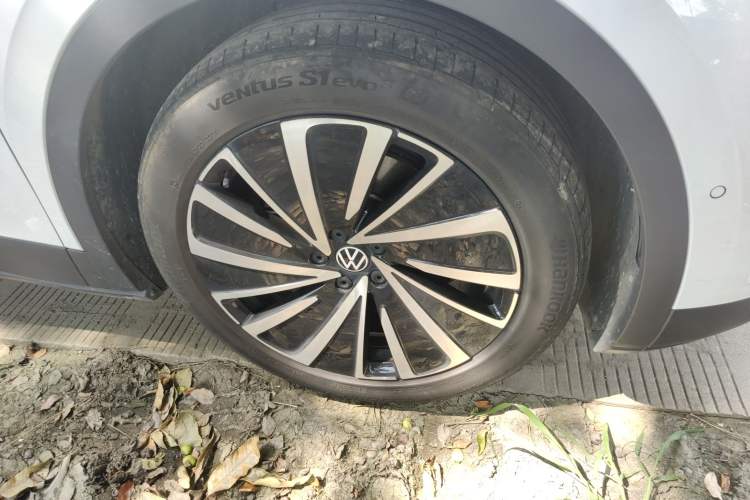 Used Volkswagen ID.4 X 2023 Smart Enjoyment Long-Range Version Right Front Wheel Hub