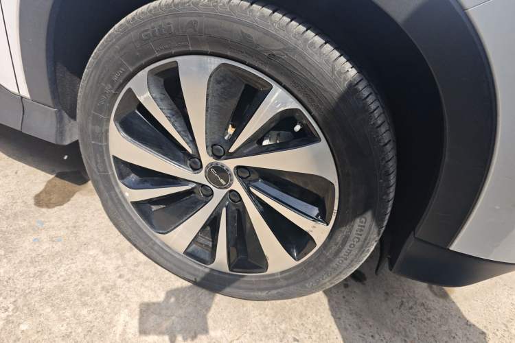 Used BYD Song PLUS New Energy 2024 HONOR Edition DM-i 150km Flagship PLUS Right Front Wheel Hub