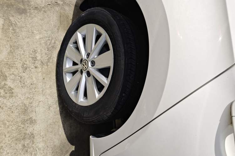 Used Volkswagen Jetta 2015 1.6L Automatic Comfort Model Right Rear Wheel Hub