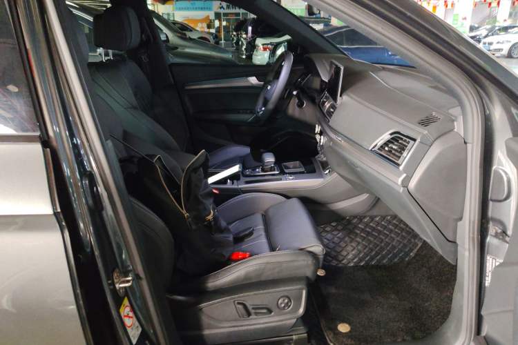 Used Audi Q5L 2023 40T Luxury Dynamic Model Right Front Seat