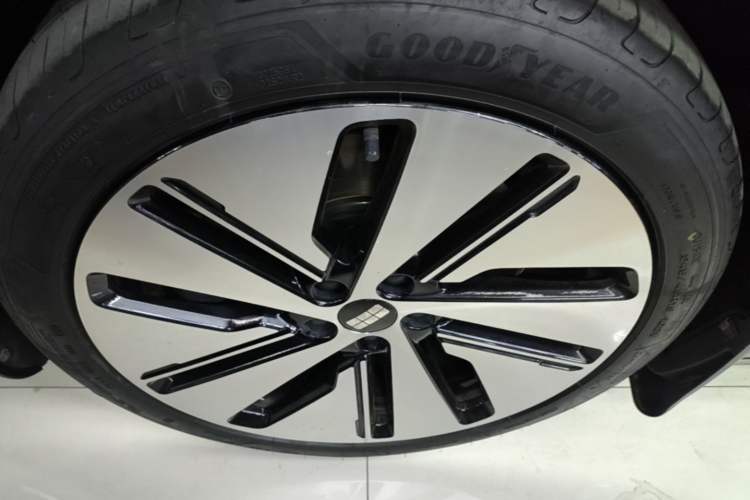 Used Geely Galaxy E8 2024 665 km Range Rear-Drive Starship Long-Range Version Exterior 4