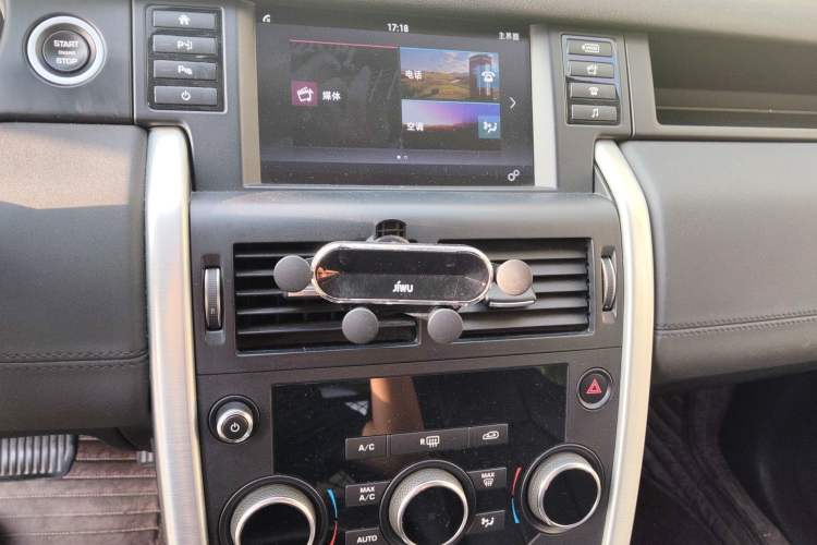 Used Land Rover Discovery Sport 2018 240 PS SE Version Audio And AC Panel