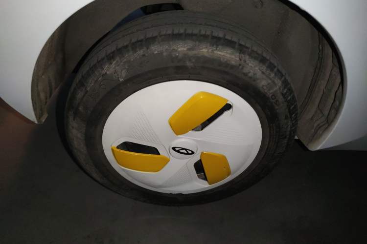 Used Chery QQ Ice Cream 2022 170km Sundae Phosphate Lithium-Ion