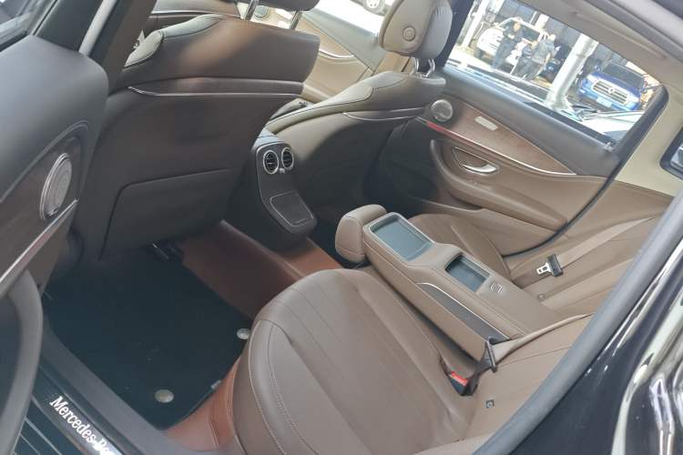 Used Mercedes-Benz E-Class 2022 Second Facelift E 300 L Fashion Edition
