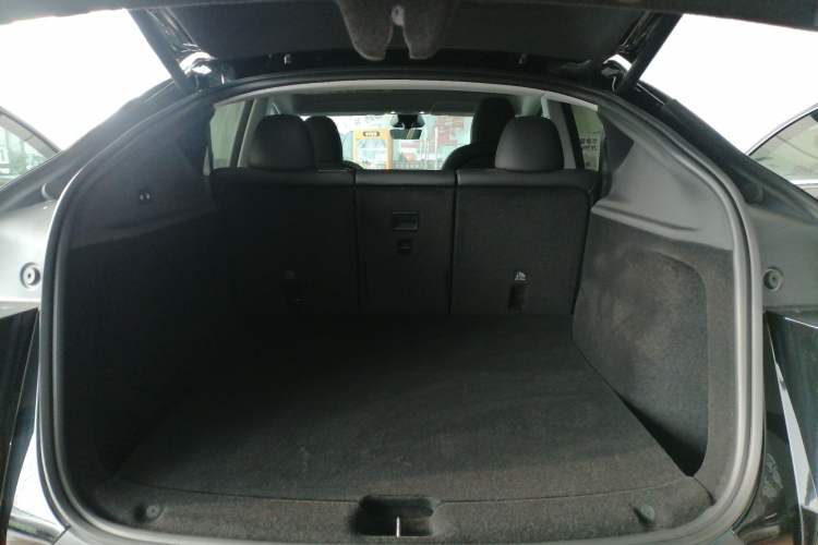 Used Tesla Model Y 2025 Rear-Wheel-Drive Version