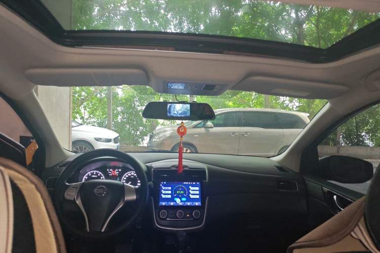 Used Nissan Tiida 2016 1.6L CVT Cool Dynamic Edition Headliner