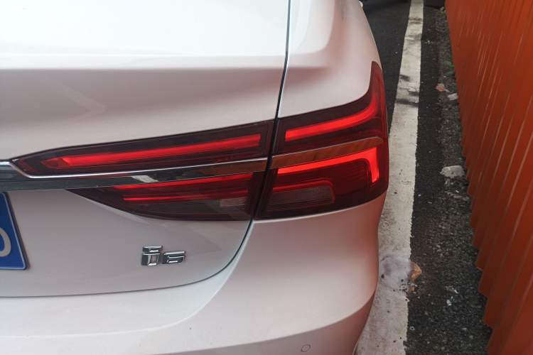 Used Roewe i6 2017 16T Manual Luxury Edition
