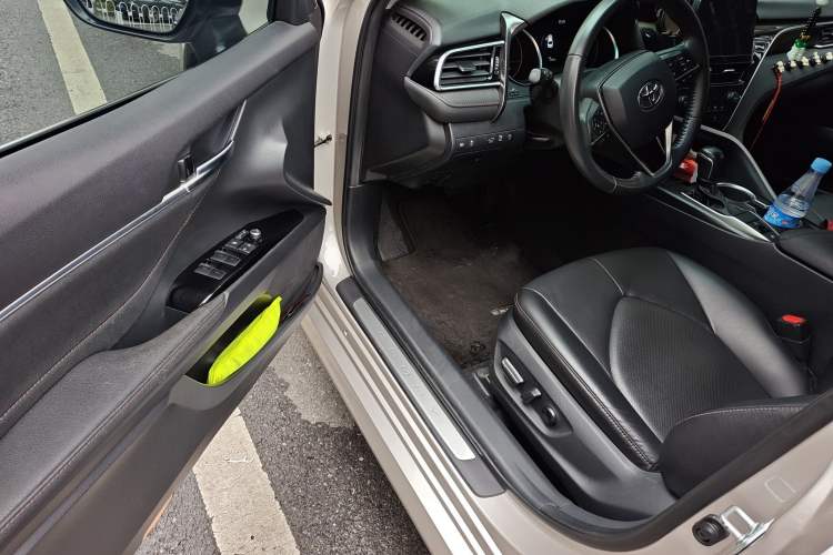 Used Toyota Camry 2021 2.0G Luxury Edition
