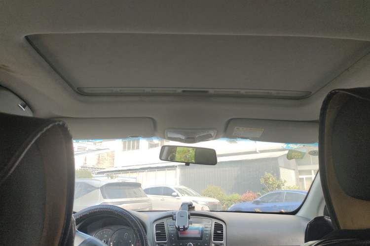 Used Roewe 350 2015 1.5L Manual Luxury Sunroof Edition