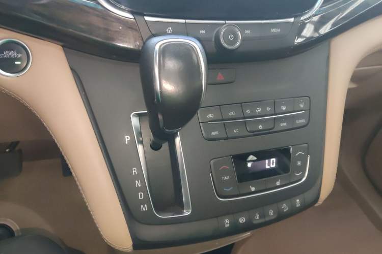 Used Buick GL8 2018 28T Prestige Version China VI Standard Gear Lever