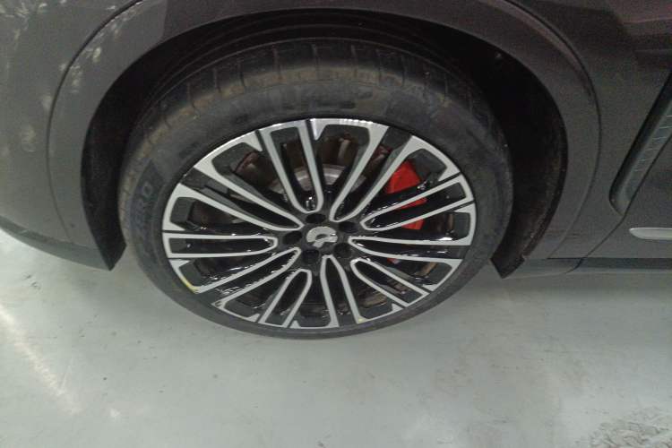 Used Nio ES8 2026 Model 6-seat Executive Signature Edition Left Front Wheel Hub
