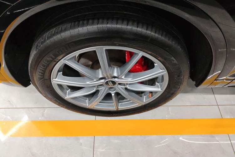 Used Audi Q5L 2023 40T Luxury Dynamic Model Left Front Wheel Hub