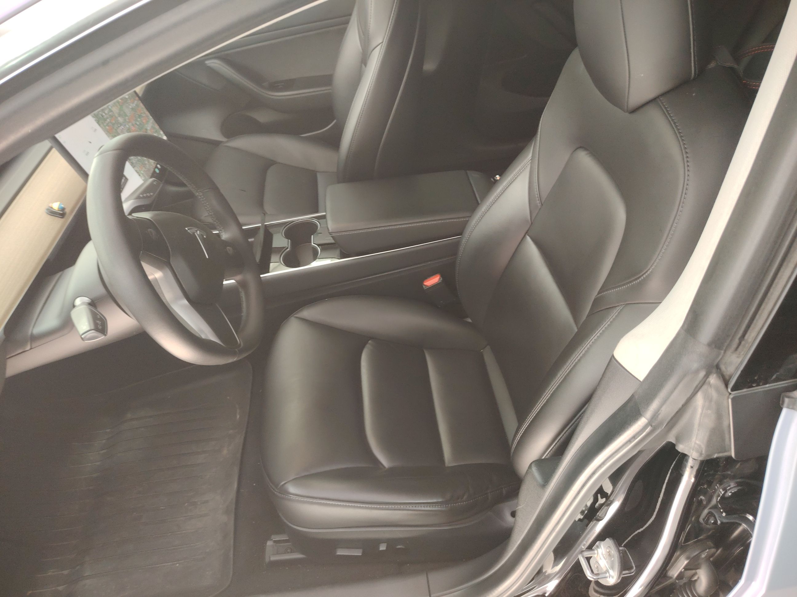 Переднее сиденье в автомобиле