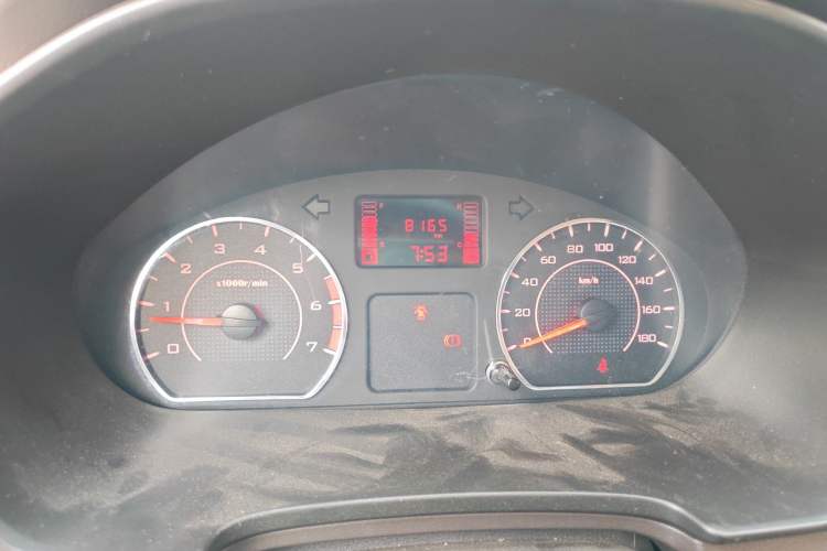 Used Wuling Hongguang V 2022 1.5L Jingqu Edition Electric-Assist LAR Odometer Close Up
